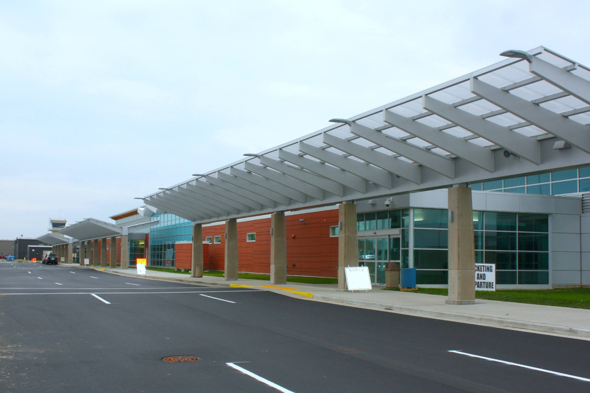 Central-Wisconsin-Airport-Terminal-Canopy-Structure