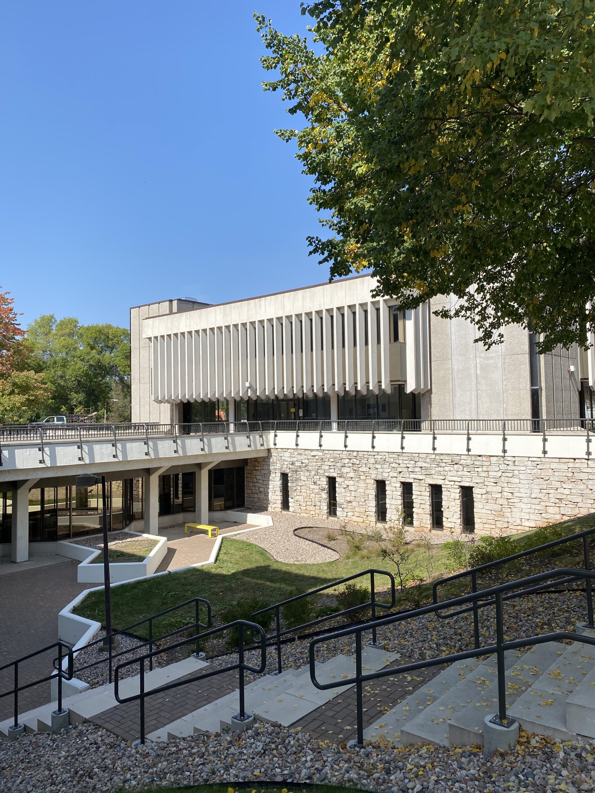 UWGB-Campus-Plaza-Railing
